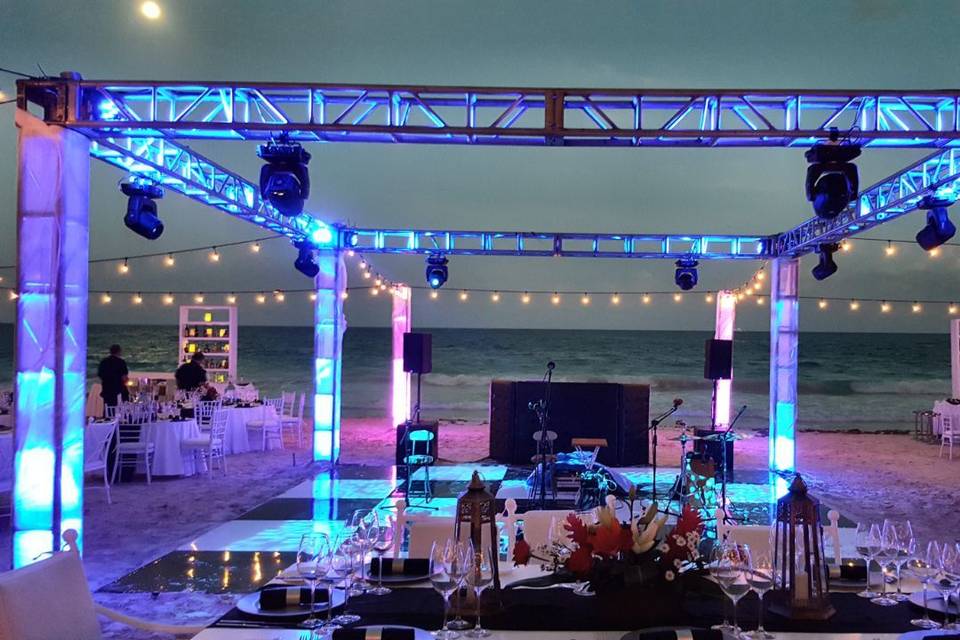 Cube lighting, black & white dancefloor, string lights