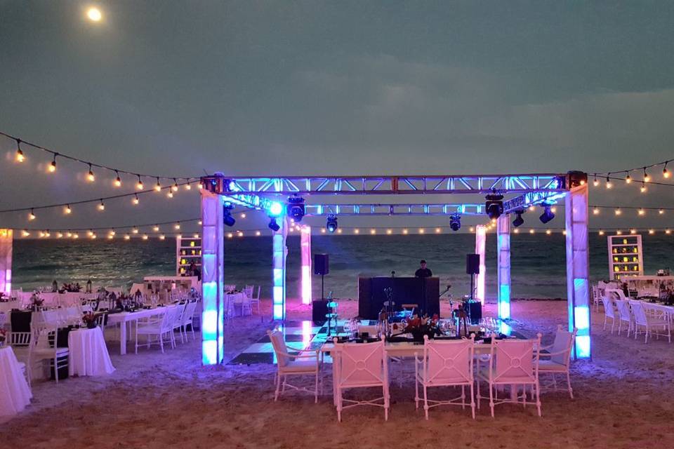 Lighted trusses in cube, beach setup