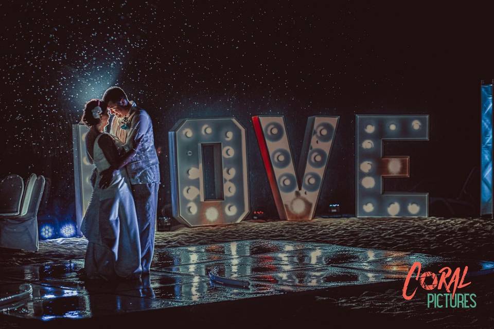 Led dance floor and love sign