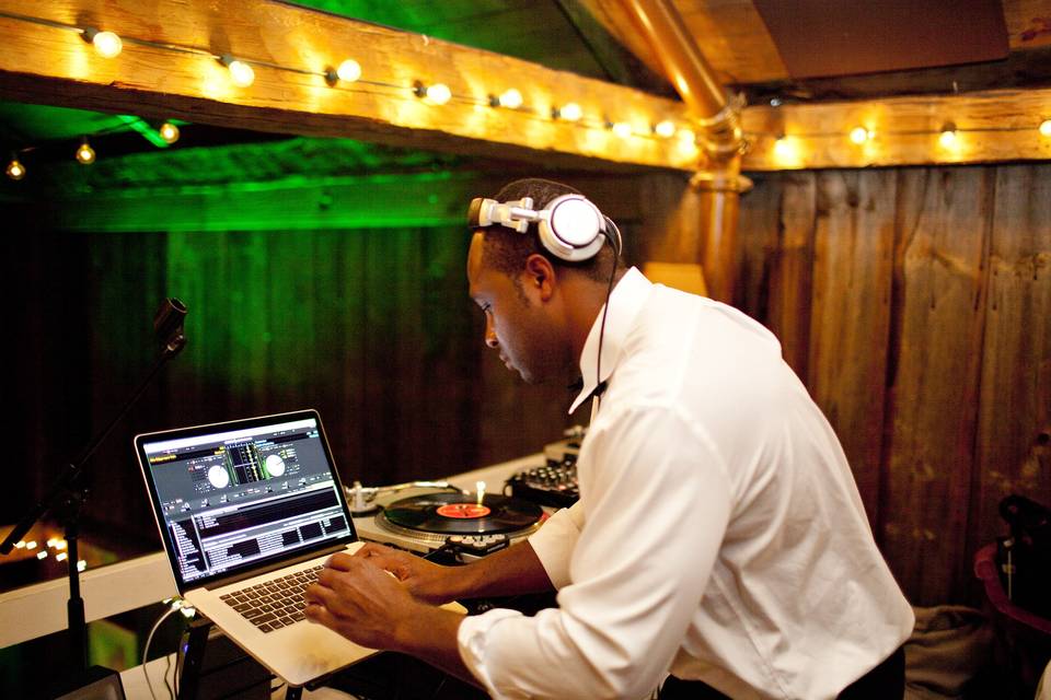 DJ Nicco Mixing
