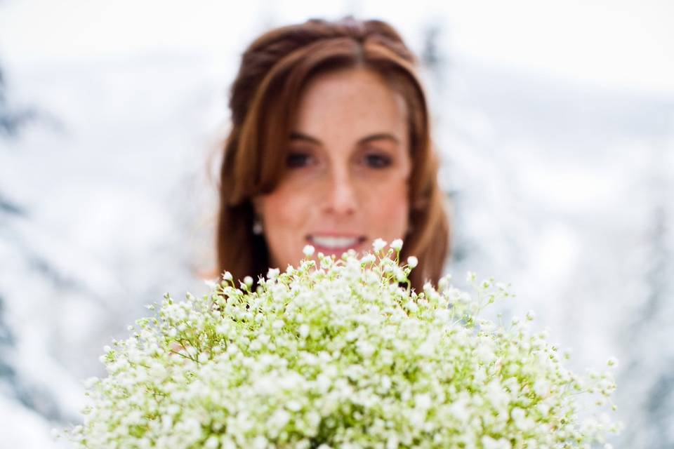 Simple winter bridal bouquet