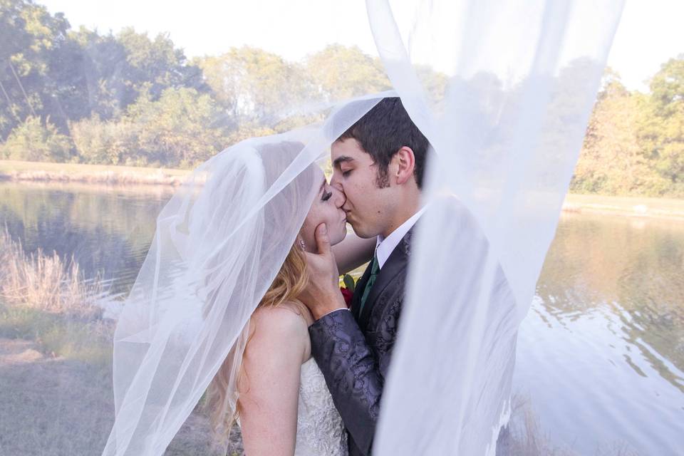 Kiss in the Veil