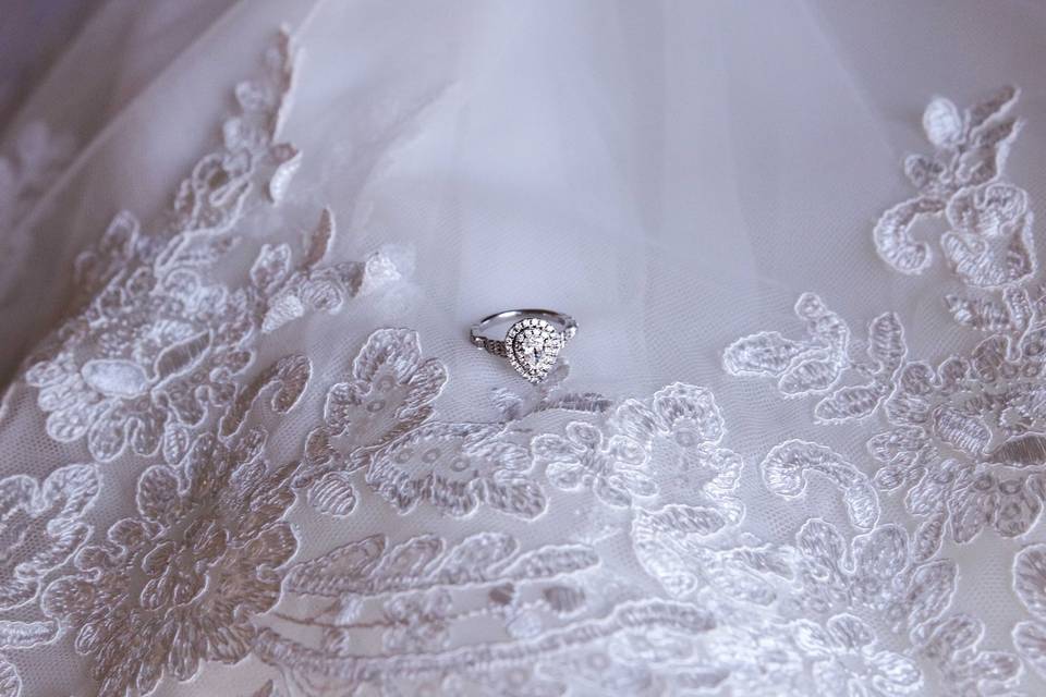 Detail Dress + Ring