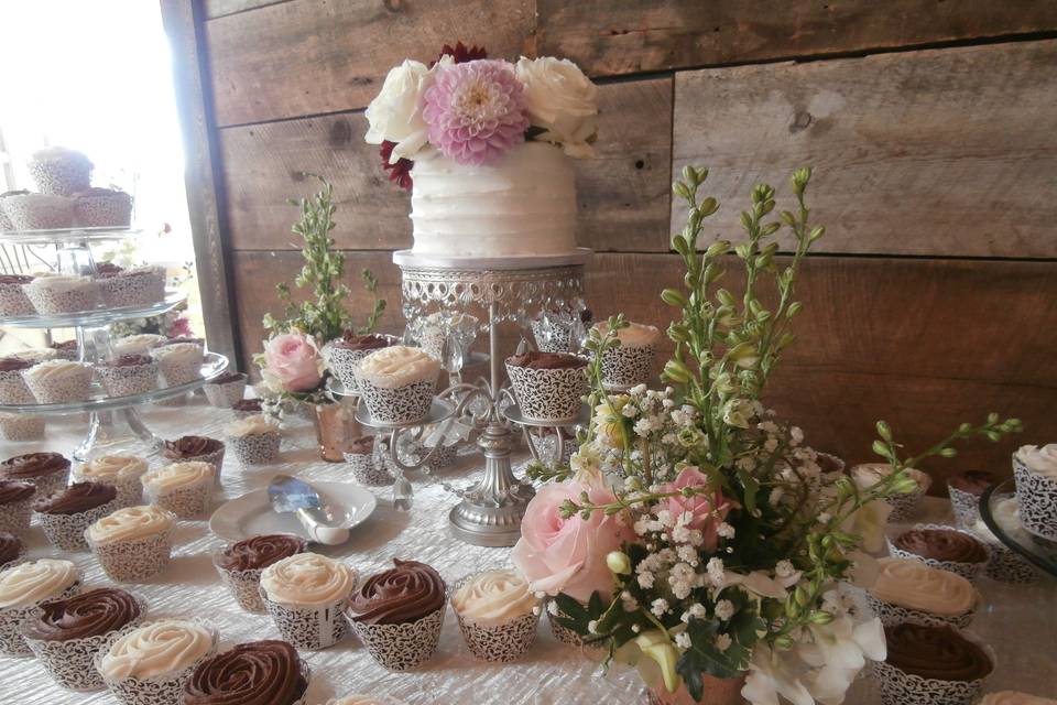 Wedding cake florals