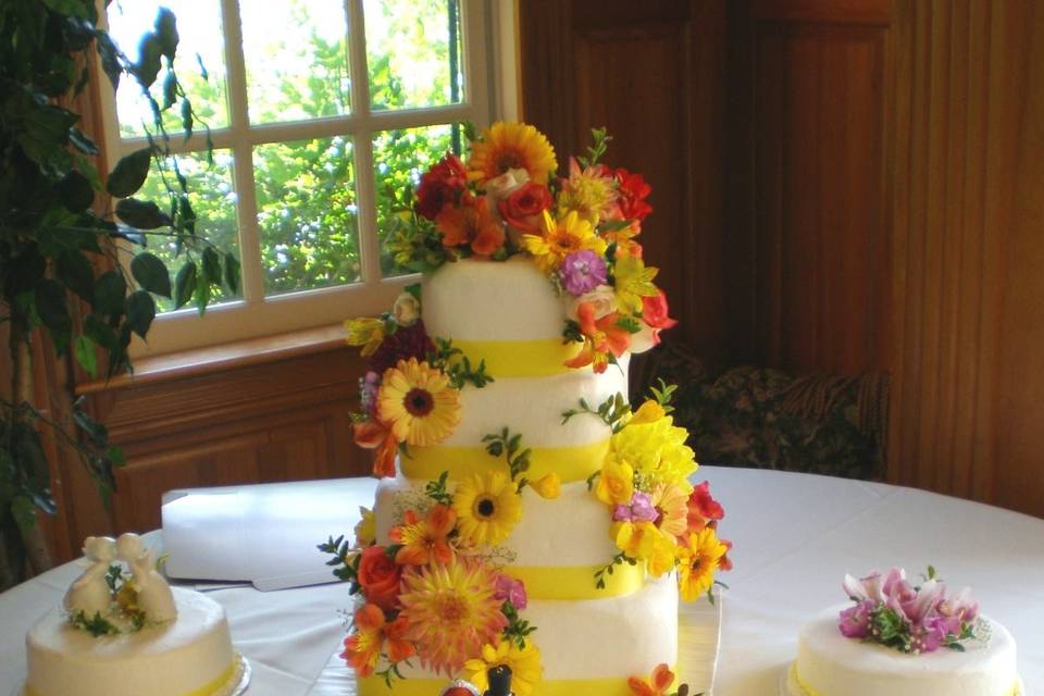 Cake floral accents