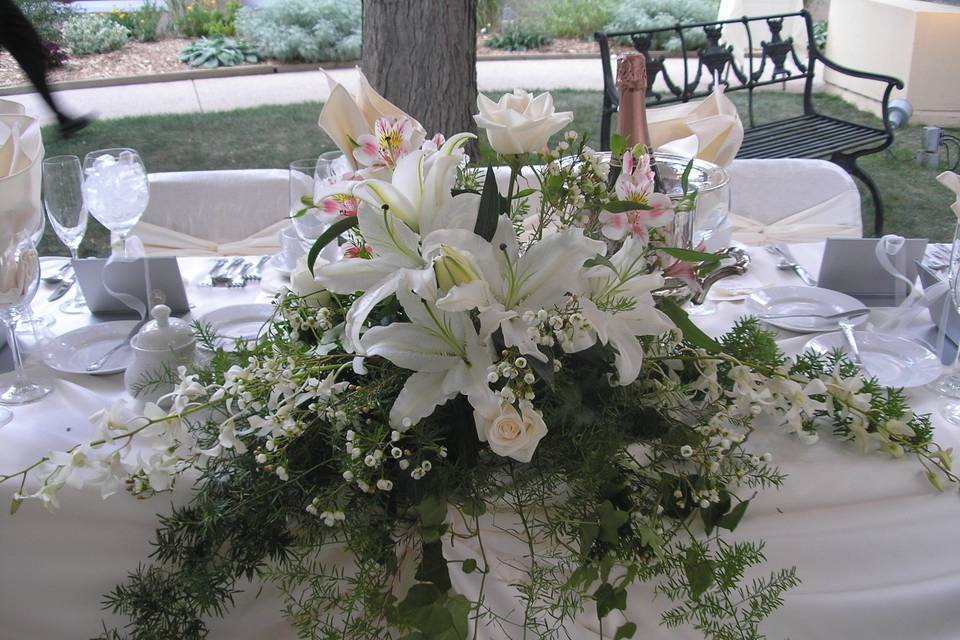 Head table lily and rose centerpiece