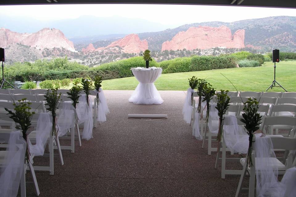 Aisle decor at Garden of the Gods Club