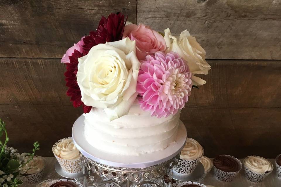 Dahlias and roses cake flowers