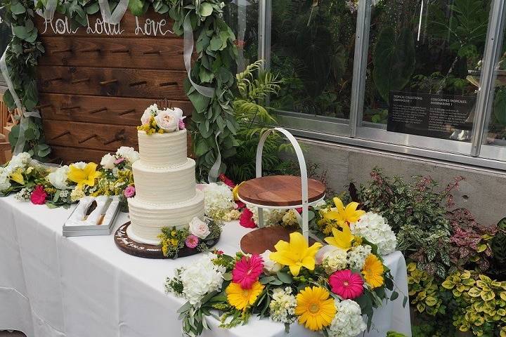 Wedding cake table