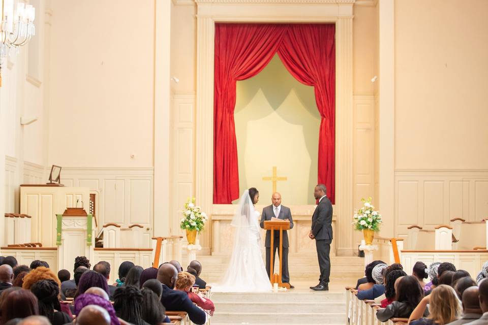 Exchanging vows (Allure Media Group)