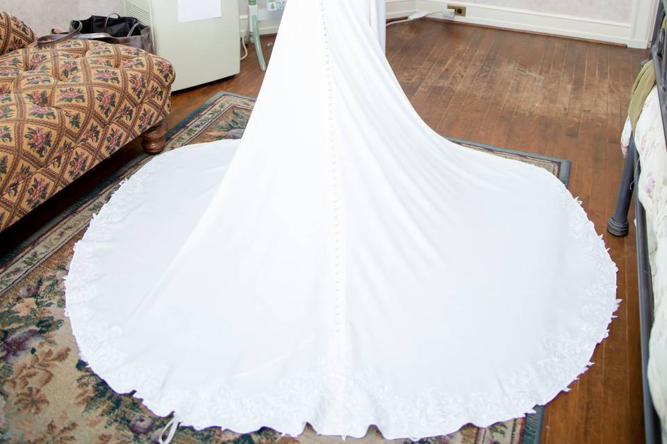 A portrait of the bride (Allure Media Group)