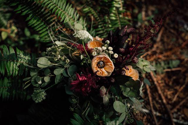 Floral and Ring Details - WA