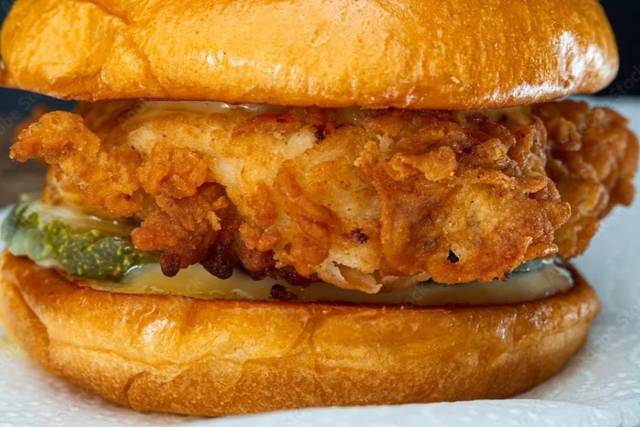 Classic chicken burger