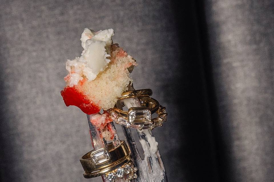Wedding rings & cake, perfect.