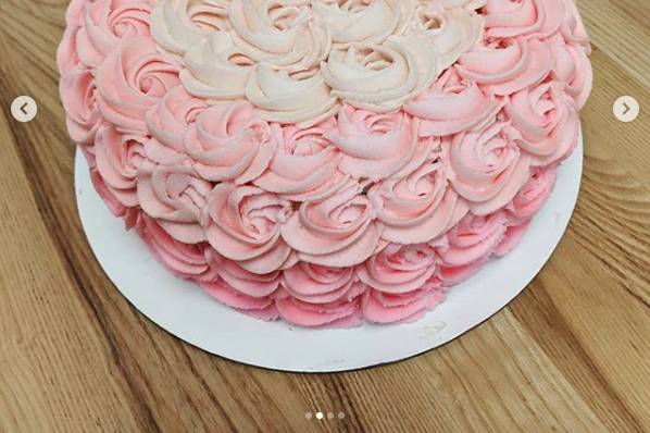 Single layer pink rose cake