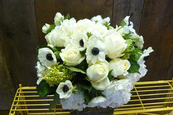 all white lush centerpiece