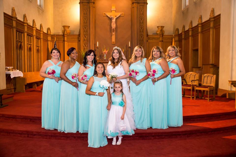 Bridesmaids in turquoise