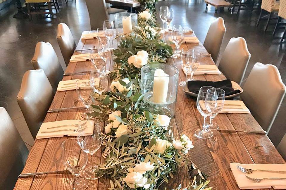 Reception table with garland