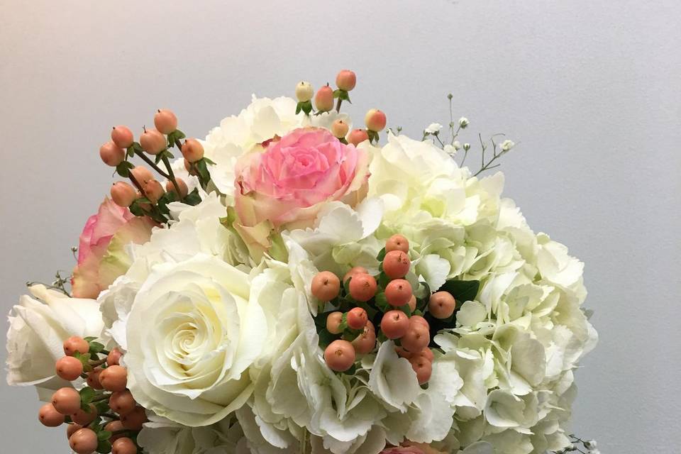 Rose & hydrangea bouquet