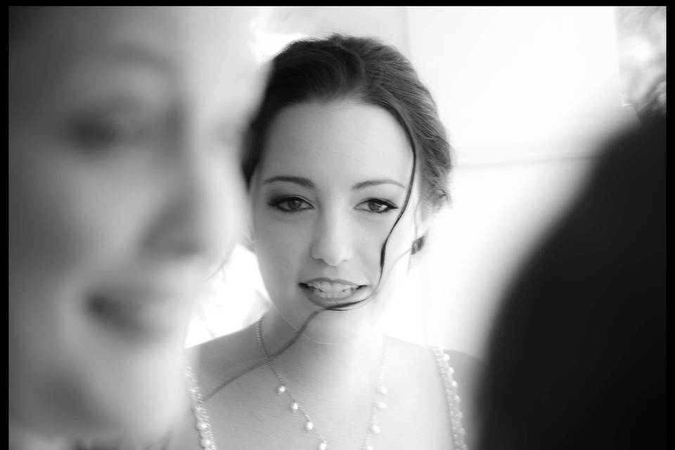 Bride talking with Bridsmades