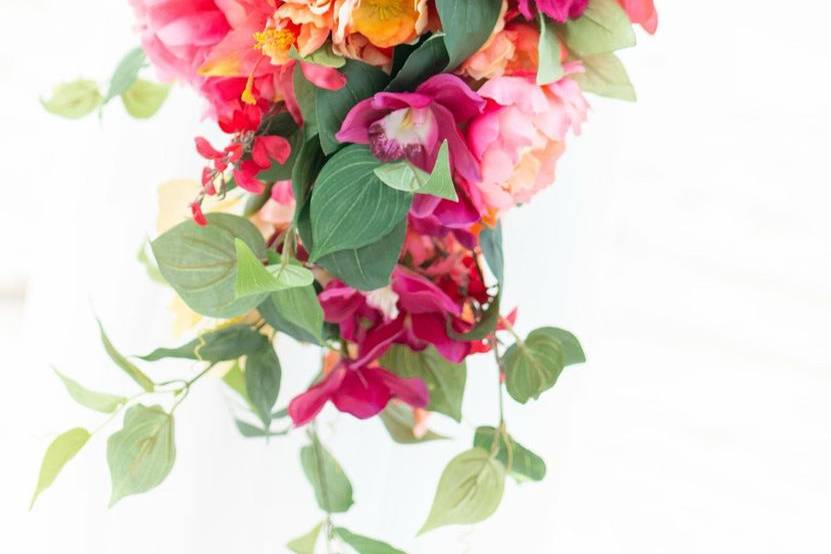 Tropical cascading bouquet