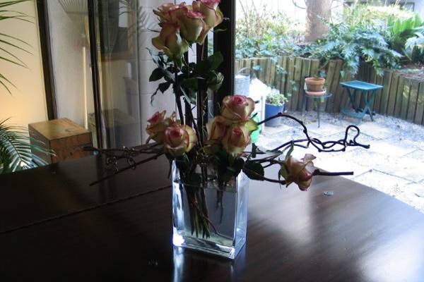 A contemporary arrangement of novelty roses and kiwi vine.  Perfect for guest book or gift table, small buffet or as part of a floral display in any room in your venue.