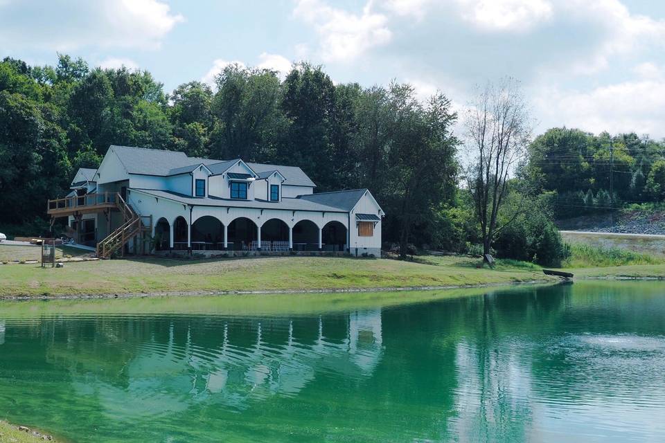 Cascata Springs lake