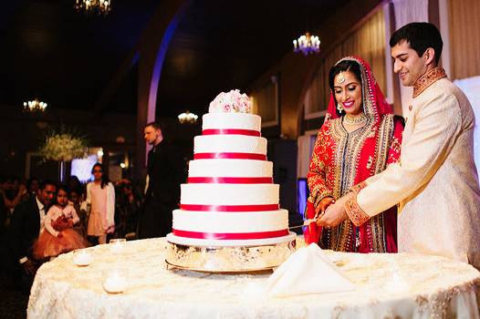 Slicing of cake