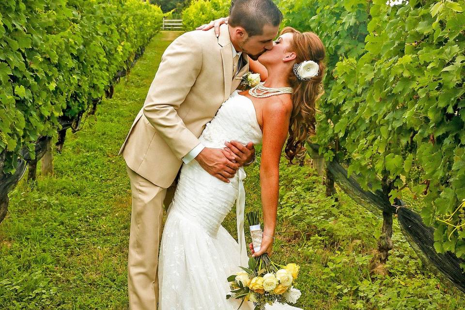 Kissing couplePhotos By Danielle Simmons Photography