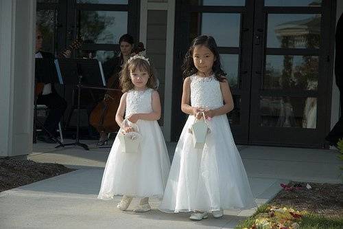 flower girls at Savannah Center wedding.