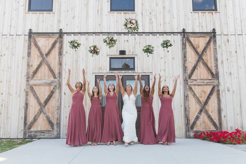 Bride and bridesmaids - Matt Mason Photography
