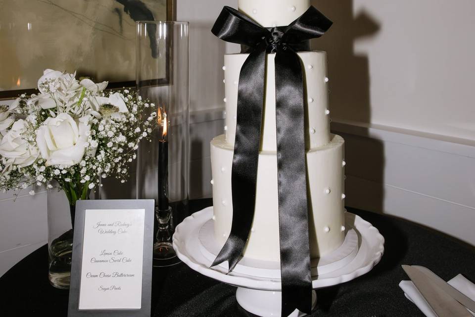 B&W Cake!