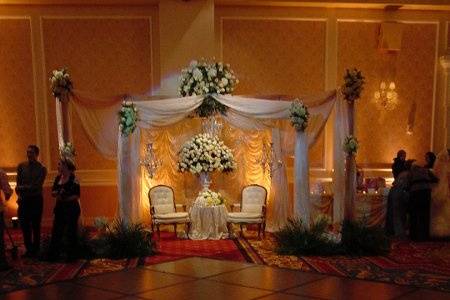 Indian Weddings love lots of color with romantic and artistic expression.