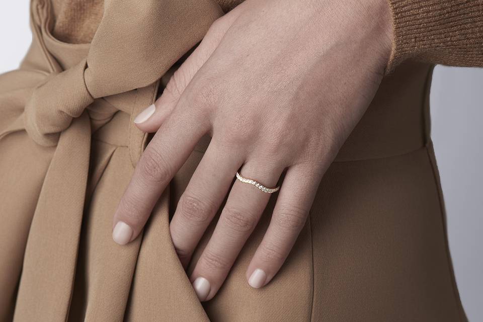 Rippling Round Ring