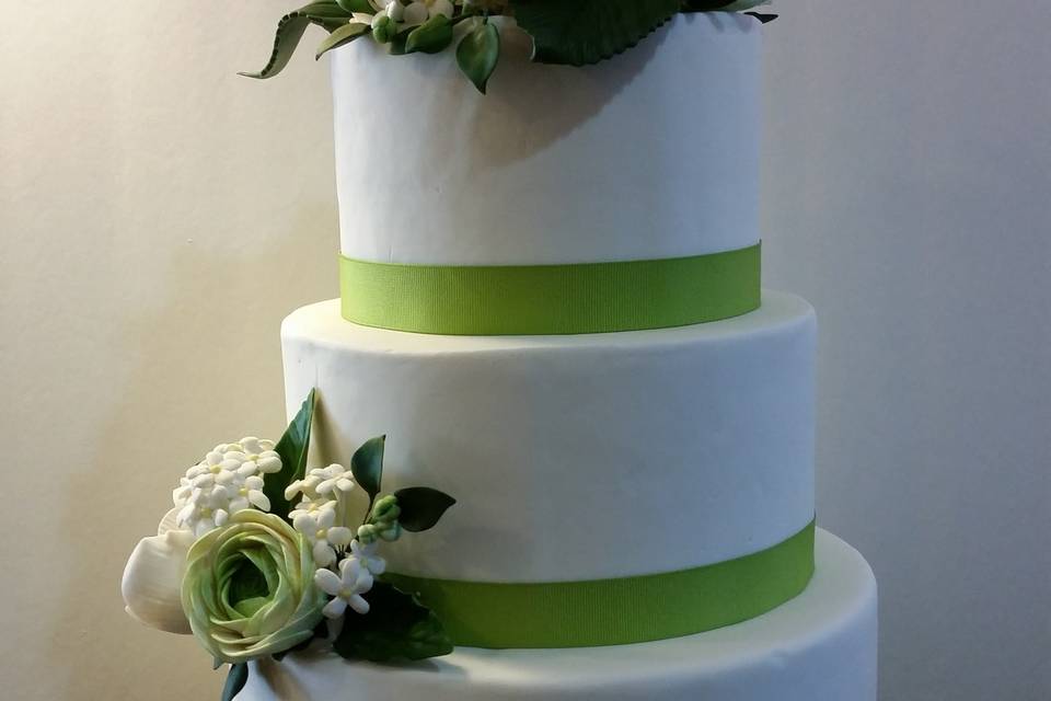 Three tier cake with green lining