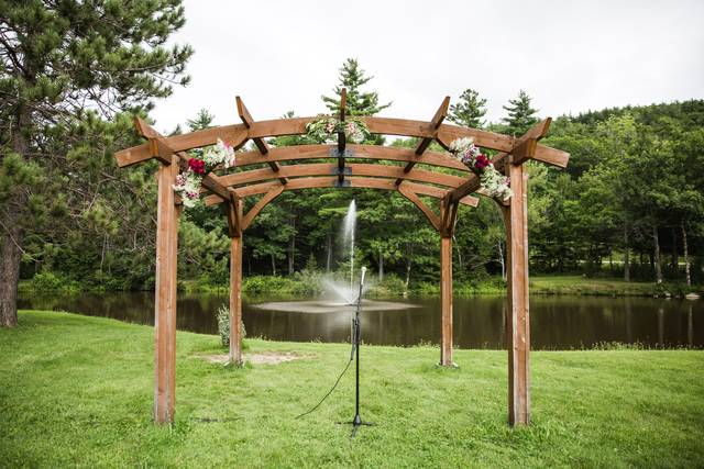 Gunstock - Pondside arbor