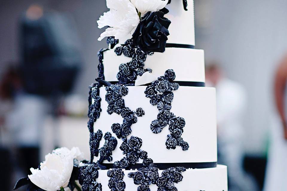 Blach and White  Wedding Cake