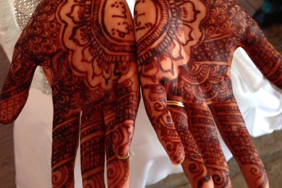 Beautiful henna on the bride.