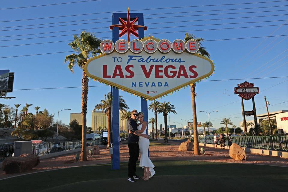 Las Vegas Sign Wedding