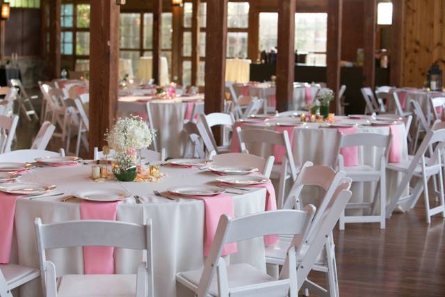 Chic pink table decor