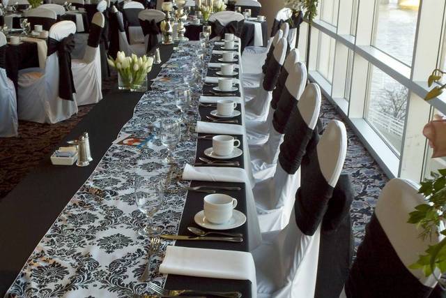 Demask tablecloth design