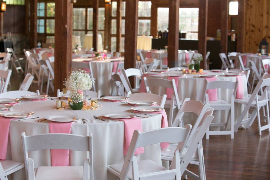 Chic pink table decor