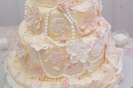 Elegant pearl decorated cake