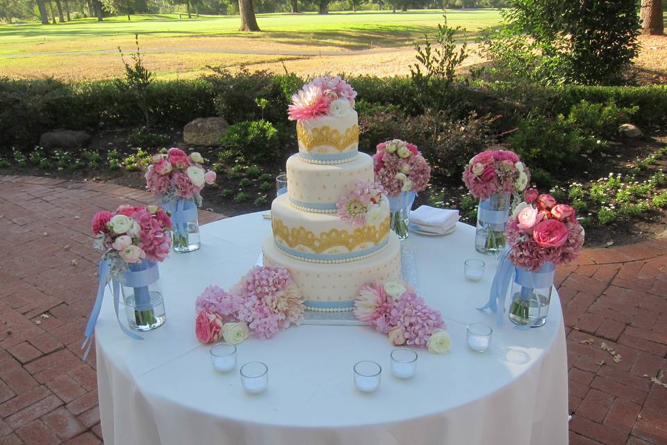 Wedding cake table