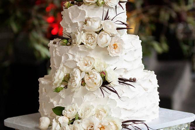 White rose cake