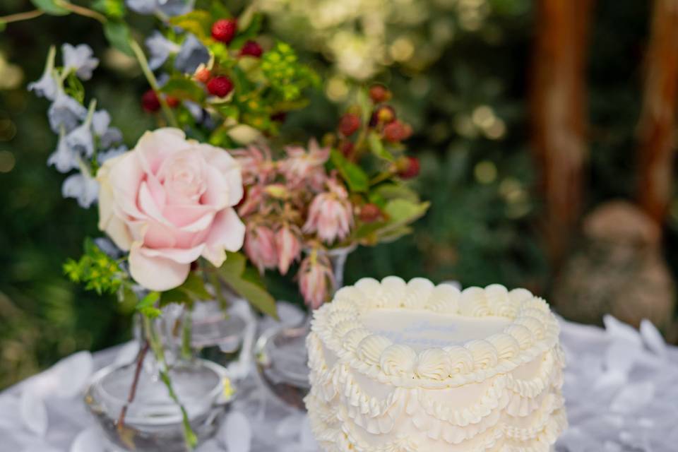 Preferably tiered and swathed in buttercream | Charleston, SC | Charleston  Weddings Magazine