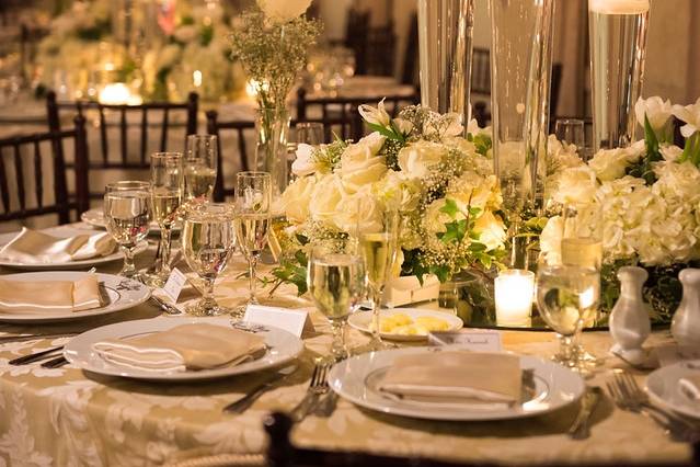 Elegant Candle Table Decor