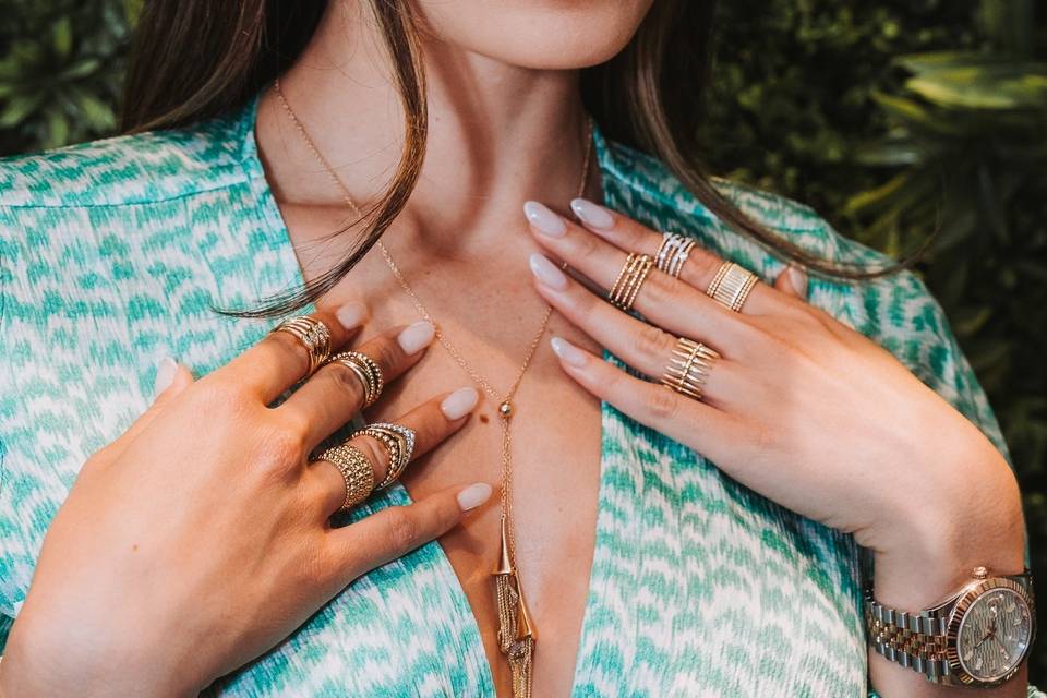 Necklace and rings