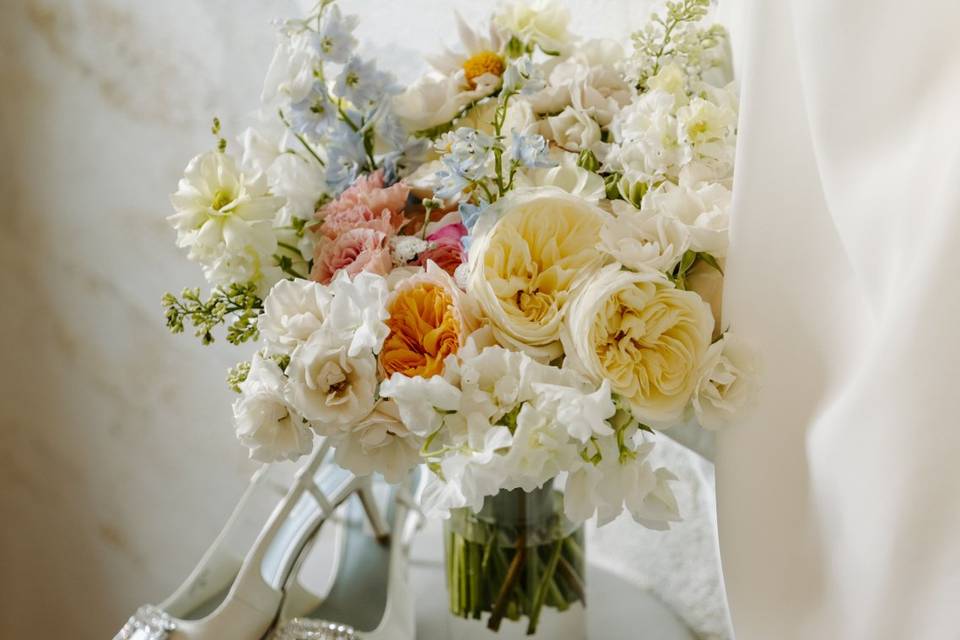 Bridal bouquet and shoes