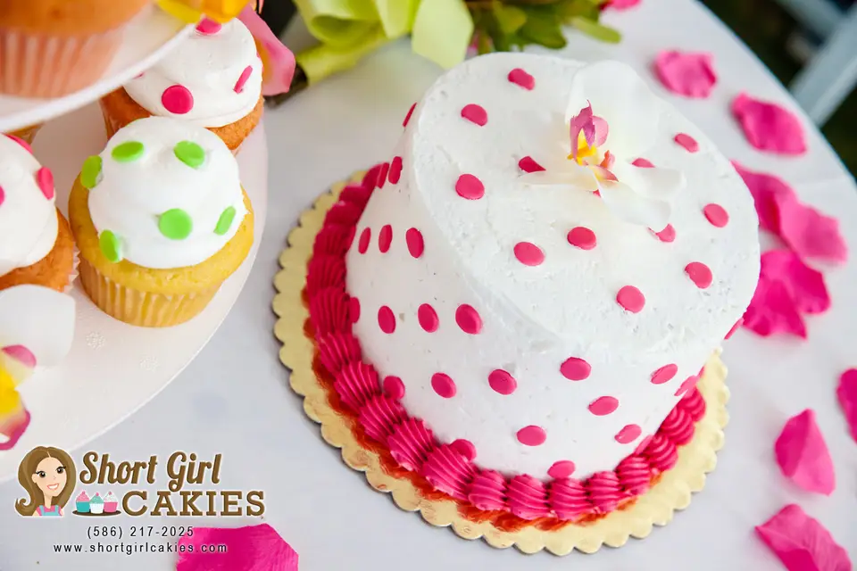 Short Girl Cakies Wedding Cake Utica Mi Weddingwire Short Girl Cakies Wedding Cake Utica Mi Weddingwire